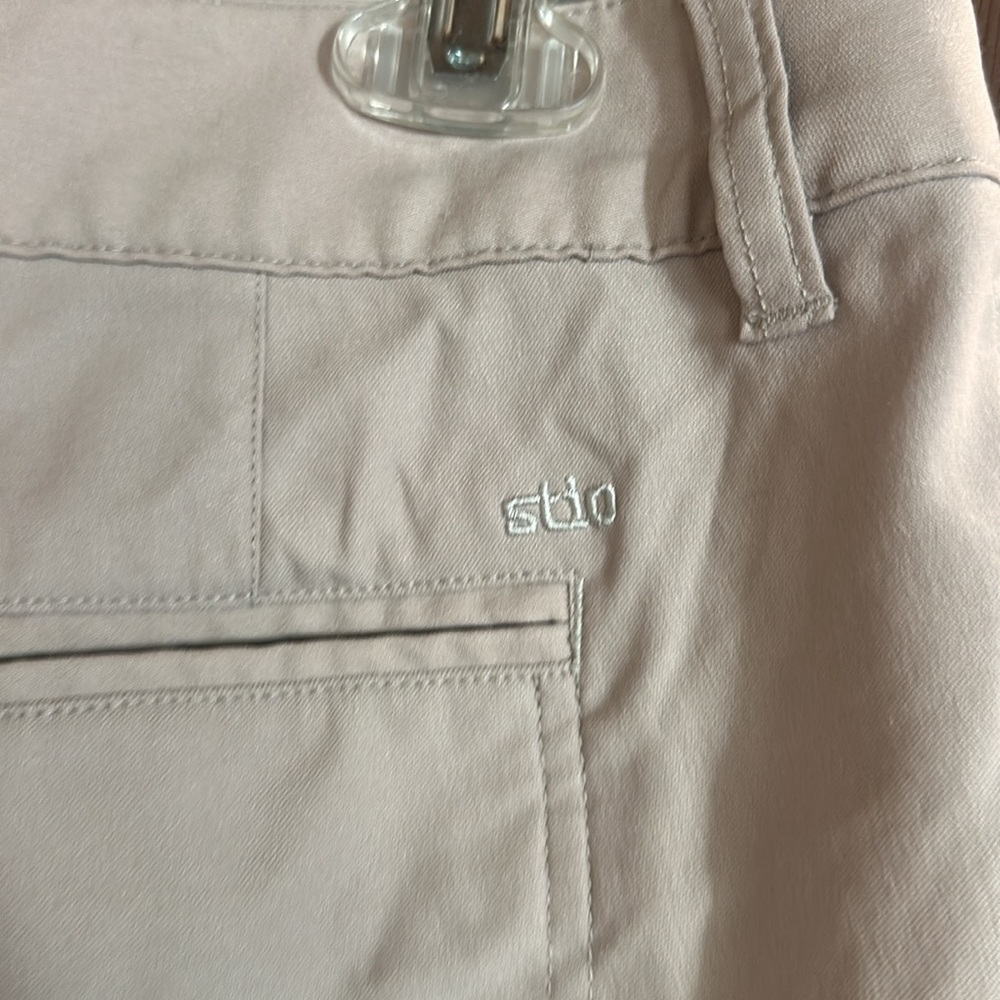Stio women’s shorts - Picture 3 of 4